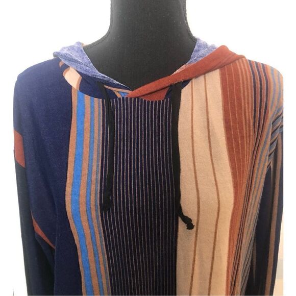 Akira Cropped Hoodie Size Medium - Picture 2 of 5